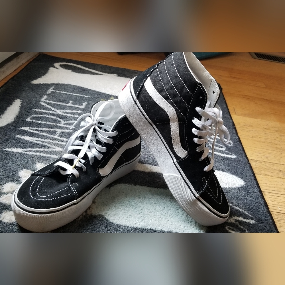 Vans Off the Wall SK8 HI Sneakers Skate Shoe Men's Size 7/Women's Size 8.5 EUC